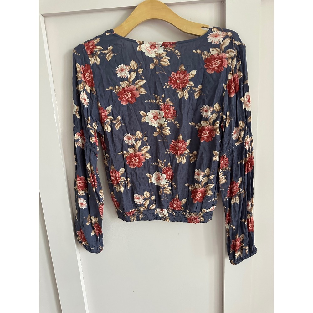 American Eagle Floral Wrap Blouse Blue‎ Red Long Sleeve Smocked Crop Top Medium - Picture 2 of 6